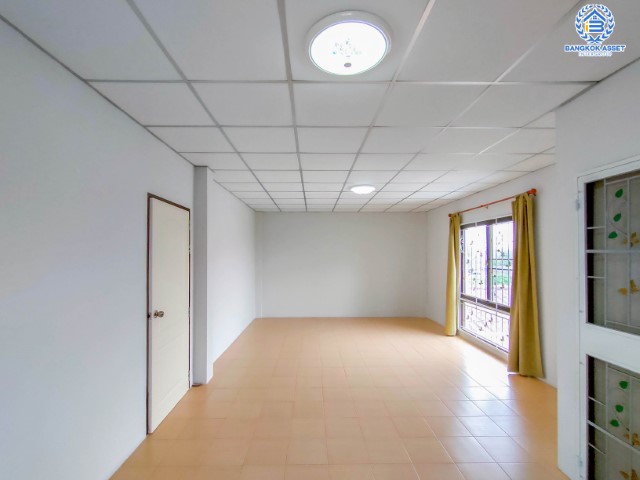 *****ทาวน์เฮ้าส์มือสองย่านนนทบุรี ม.ออมธนา ชัยพฤกษ์-วงแหวน #หลังมุม เนื้อที่กว้างขวางถึงเกือบ 79 ตร.ว. ฟังก์ชันจัดเต็ม 3 ห้องนอน 4 ห้องน้ำ 2 ที่จอดรถ หลังใหญ่ พื้นที่เยอะ ต่อเติมหลังบ้านอย่างดี บนทำเลดี เชื่อมต่อถ.กาญจนาภิเษก ใกล้ทางด่วน "ศรีรัช"